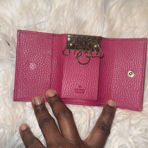 GUCCI SWING LEATHER KEY CASE EUC - Picture 8 of 9